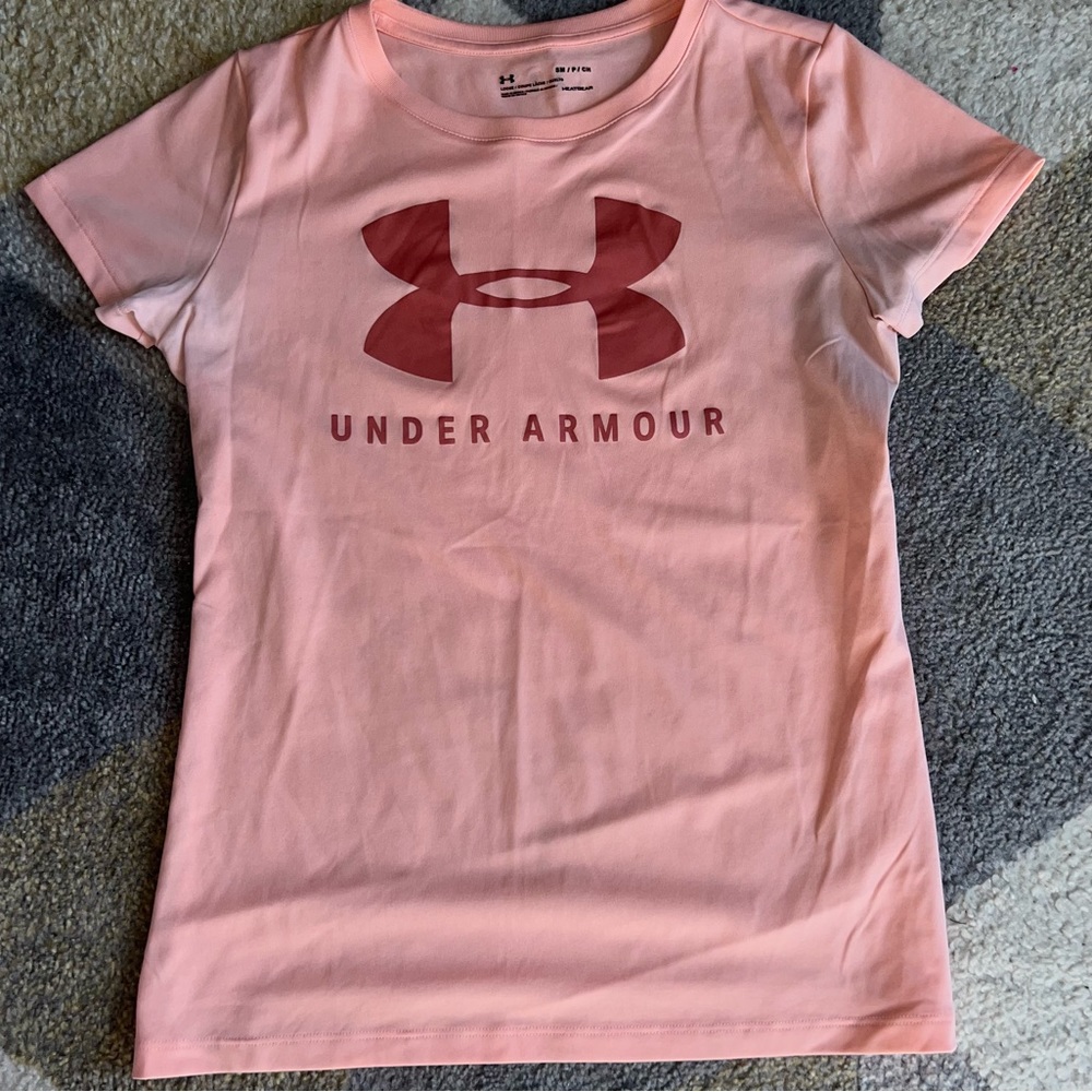 Under Armour top